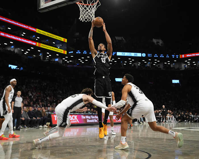 Brooklyn Nets center Nic Claxton (33) shoots a layup against San Antonio Spurs small forward Cedi Osman (16) and San Antonio Spurs small forward Keldon Johnson (3) during the second half at Barclays Center.